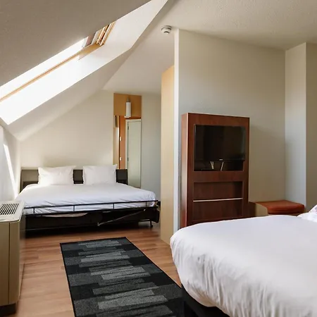 Ibis Brussels מלון